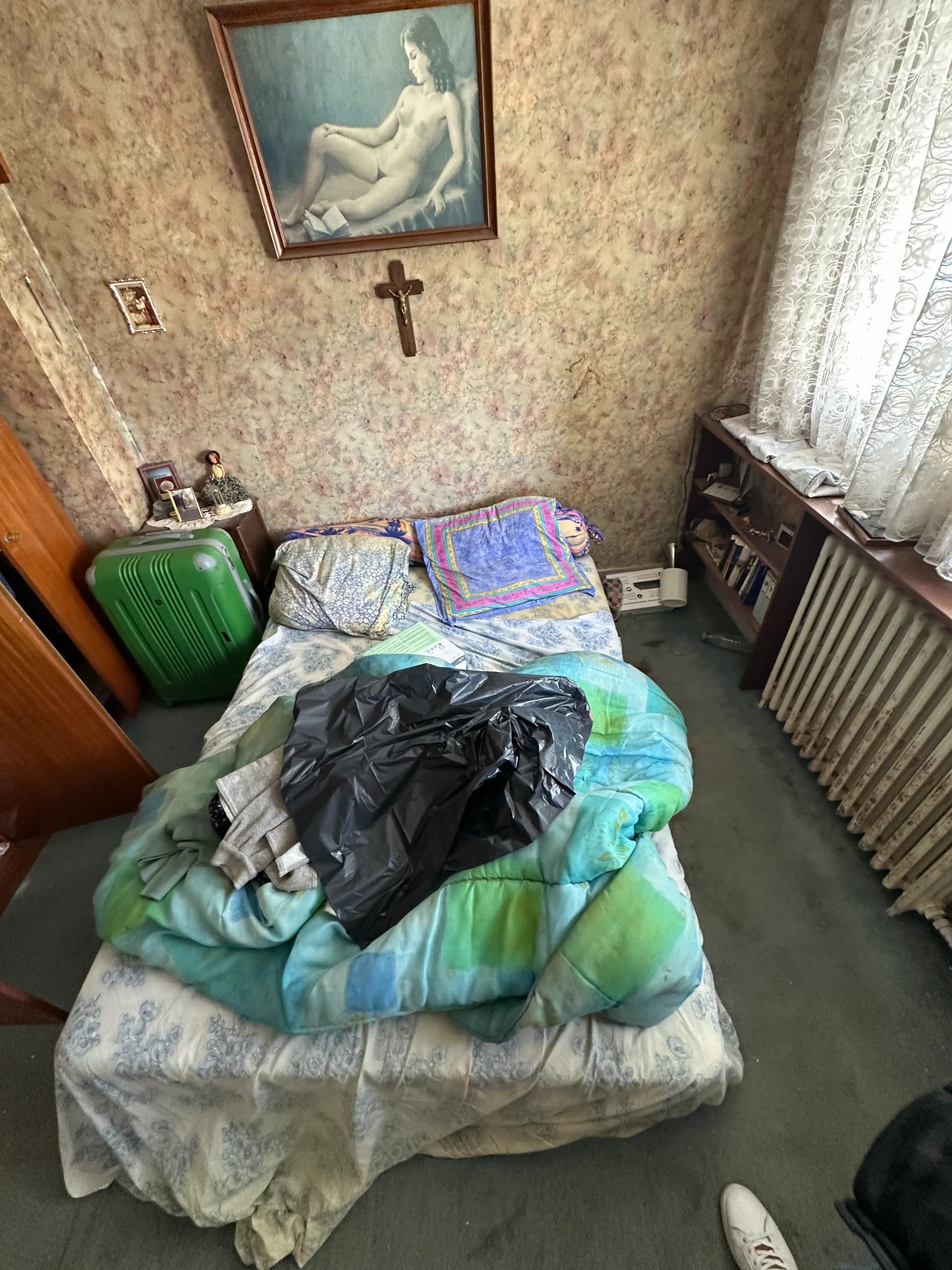Débarras après décès - Chambre à coucher avec lit et objets personnels